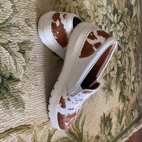 Vionic Cow Print Loafer - Picture 5 of 6